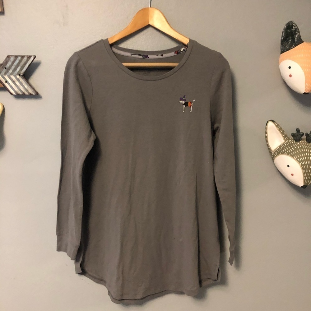 Hallows Eve sleep ware Halloween pajama shirt size small. Dog in costume.